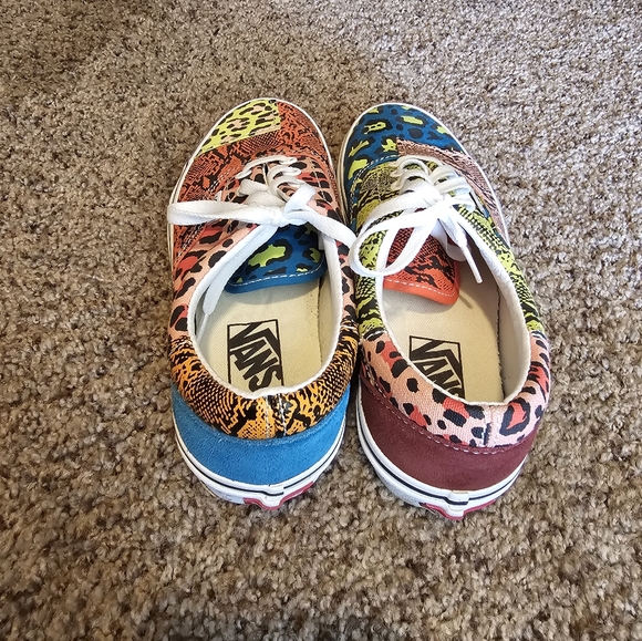 Vans - Picture 2 of 2